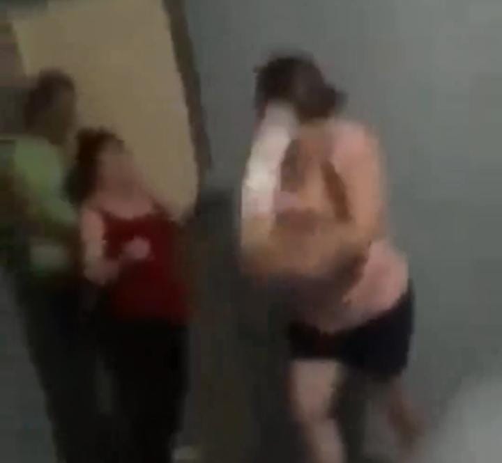VÍDEO: Esposa flagra pastor em motel e descobre que a amante era sua mãe