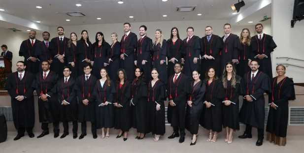 MP da Bahia dá posse a 30 novos promotores de Justiça