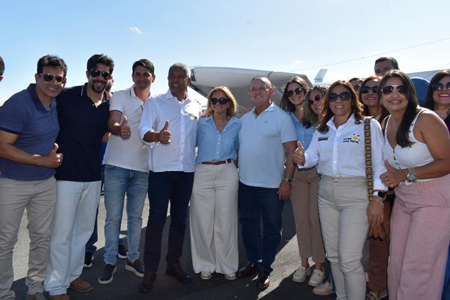 Governador Jerônimo Rodrigues e Presidente da ALBA Adolfo Menezes São Recepcionados Calorosamente em Itapetinga