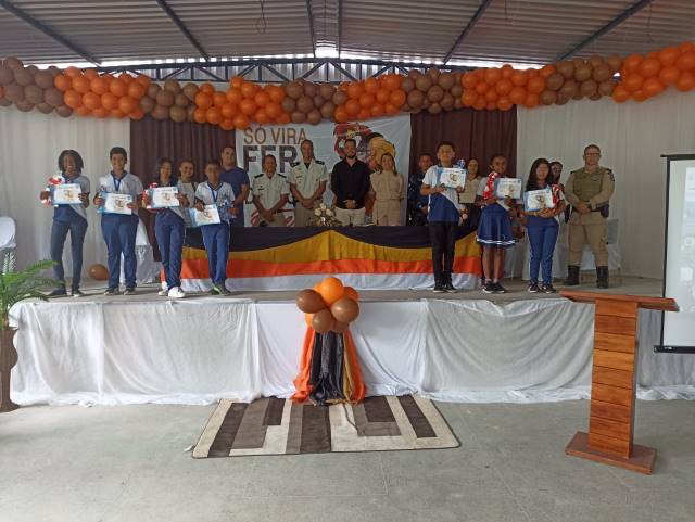 PROERD Forma 163 estudantes em Santa Cruz da Vitória
