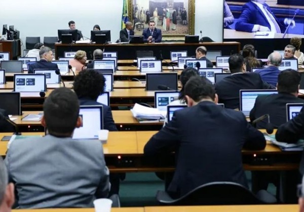 CCJ aprova projeto que agrava penas para desvios em saúde, educação e seguridade