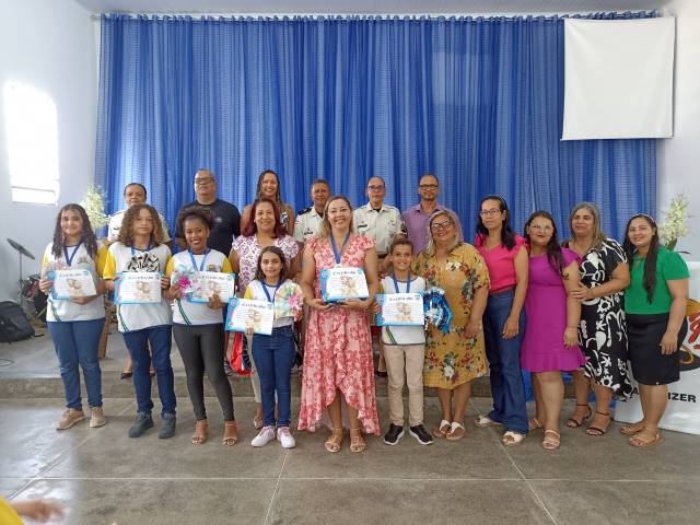 Estudantes de Firmino Alves concluem formação no PROERD