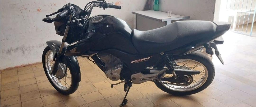 8ª CIPM na Operação Força Total: Guarnição Recupera Moto com Restrição de Furto em Itarantim