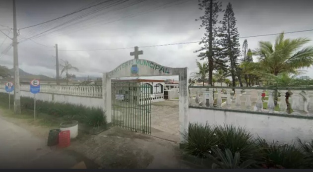 Sacos com ossada humana e ‘gatos congelados’ são encontrados em cemitério