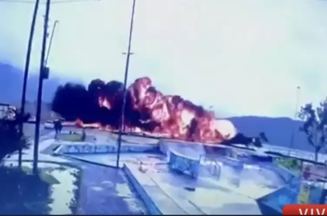 Avião de pequeno porte cai e explode em Ubatuba