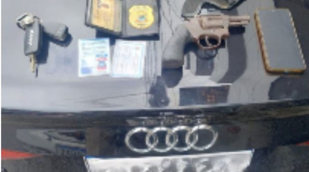 Na Bahia: Falso policial é preso com carro roubado e arma ilegal