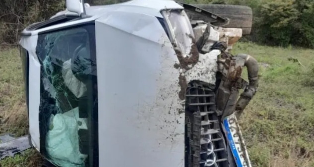 Ex-vereador pula de carro em movimento e fica ferido após acidente em rodovia em Brejões