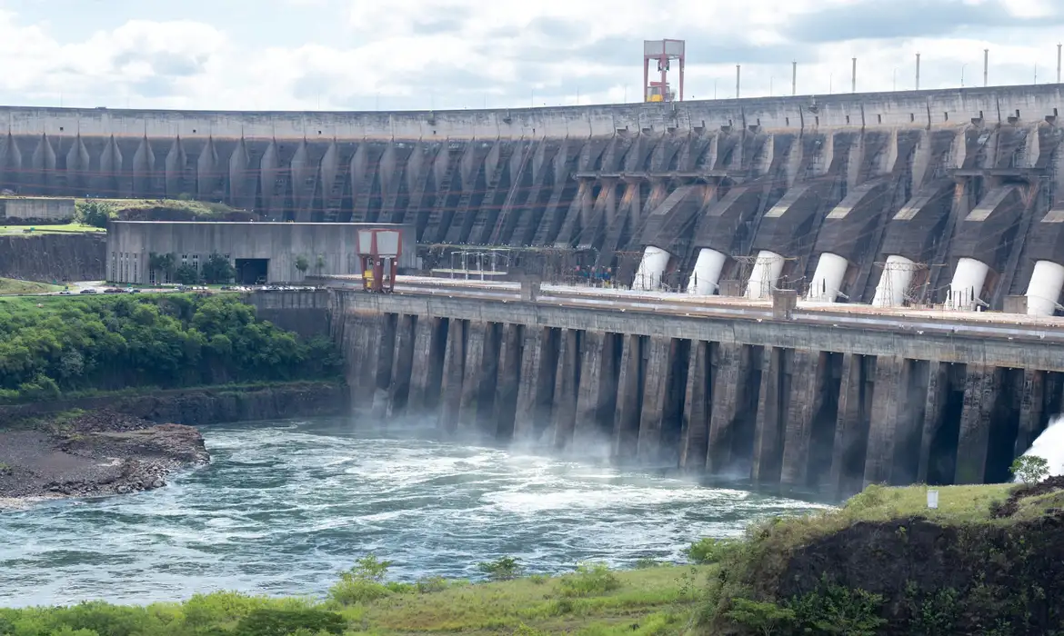 Itaipu registra saldo positivo de US$ 680 milhões em 2024