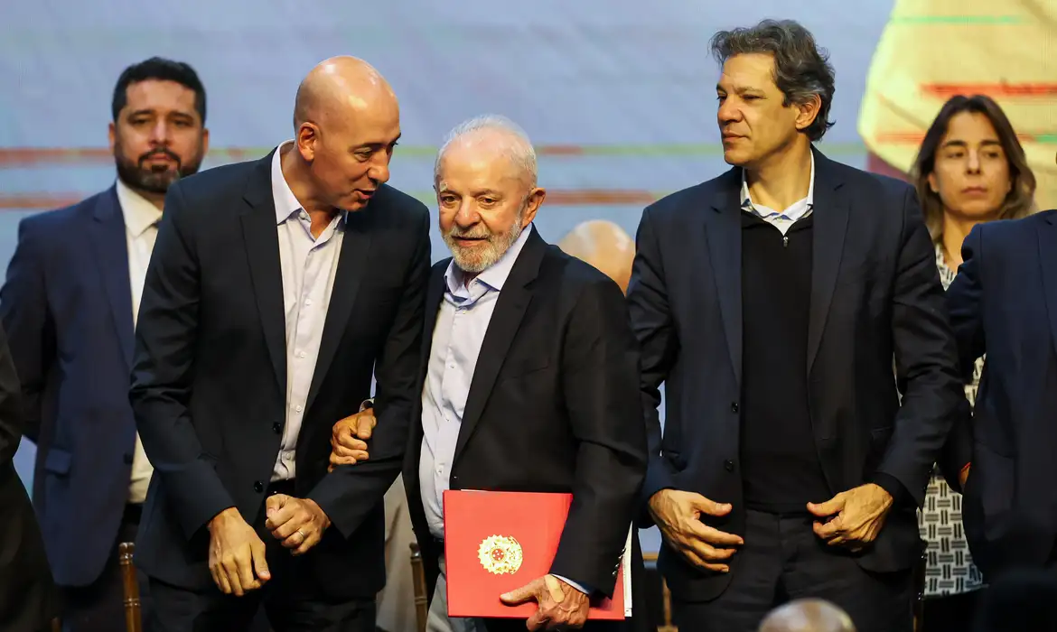 Haddad pede que eleitores se mobilizem por reforma do Imposto de Renda