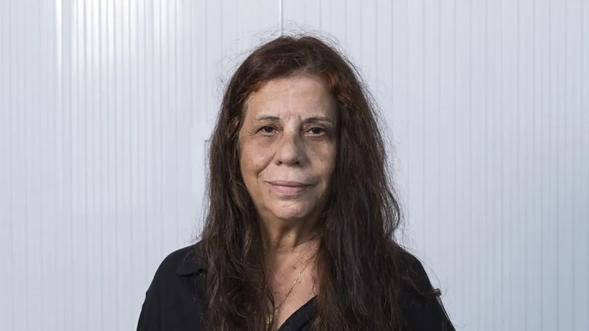 Ex-atriz global e avó de Mia Goth, queridinha do terror em Hollywood, Maria Gladys vira pedinte na rua