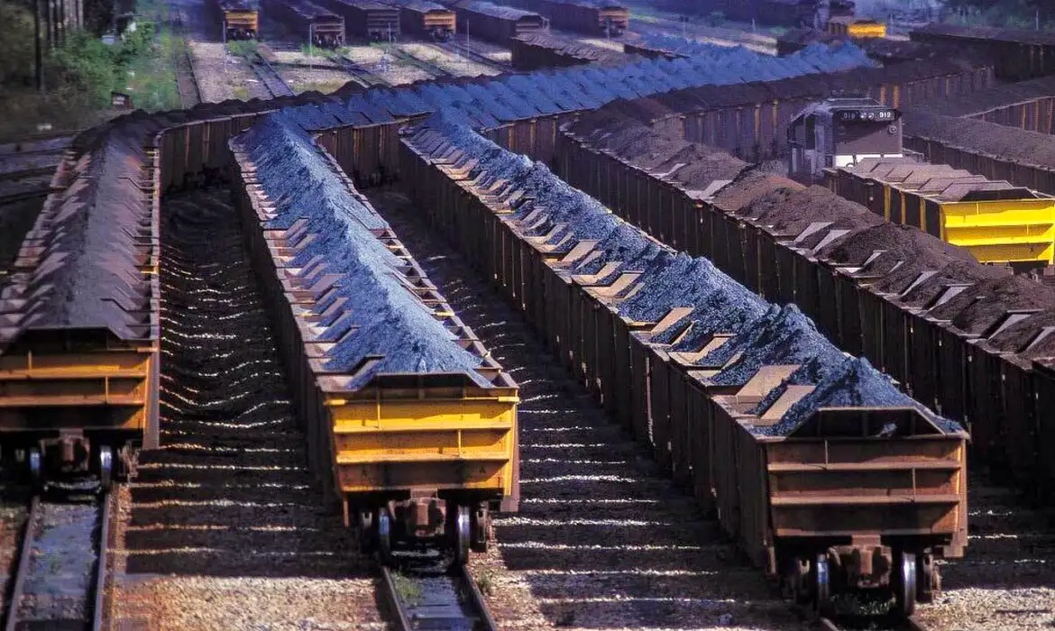 Brasil sobe no ranking de desempenho industrial, comemora Mercadante