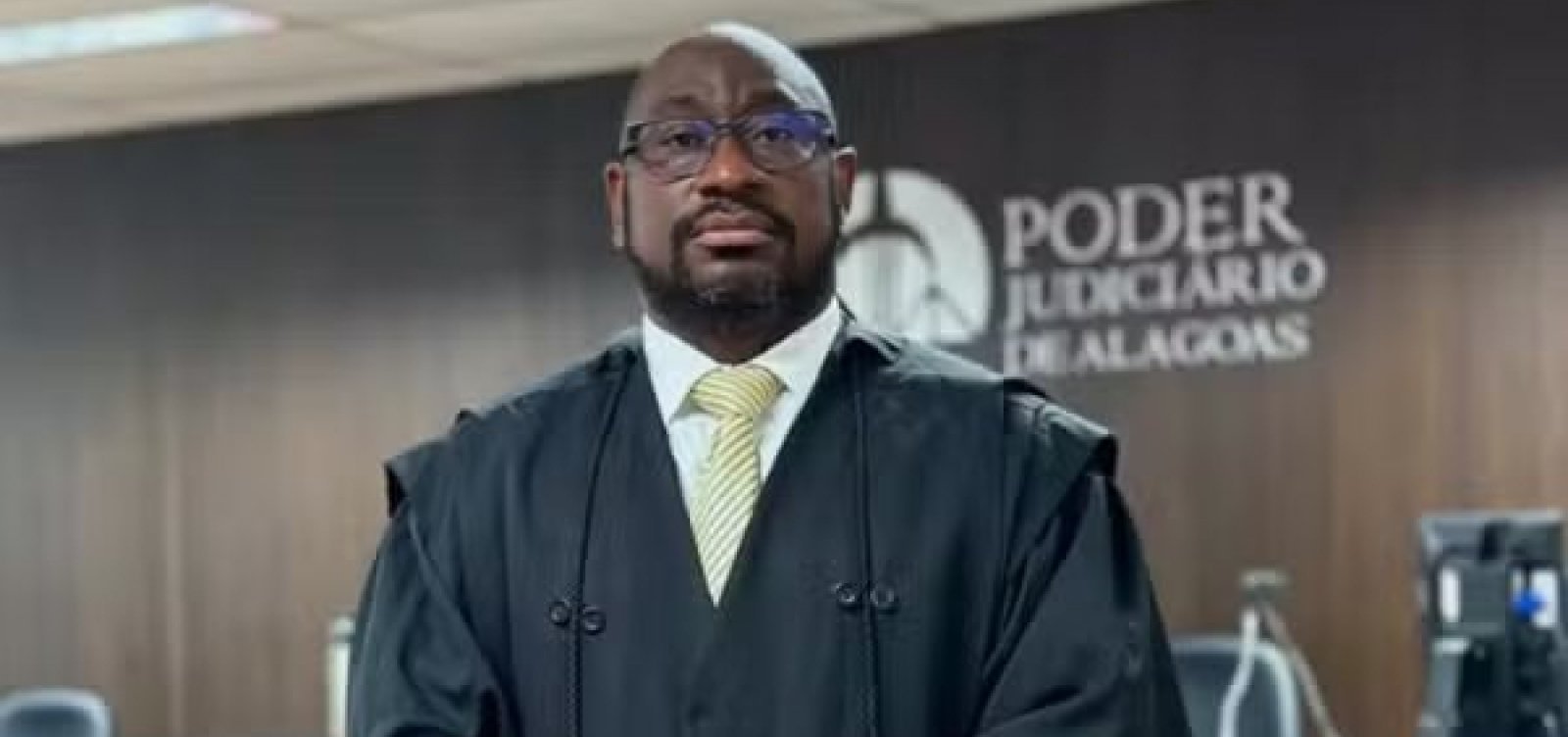 Preso por violência doméstica, advogado João Neto tem registro da OAB suspenso