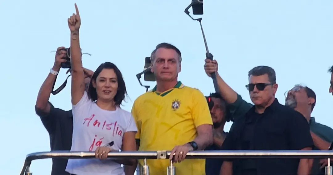 Bolsonaro, Michelle e Malafaia reúnem em Brasília cerca de 10 mil pessoas em defesa da anistia