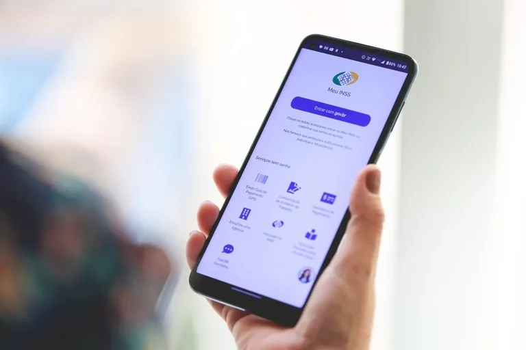 Neta rouba R$ 200 mil do avô e diz que dinheiro sumiu por causa de Lula
