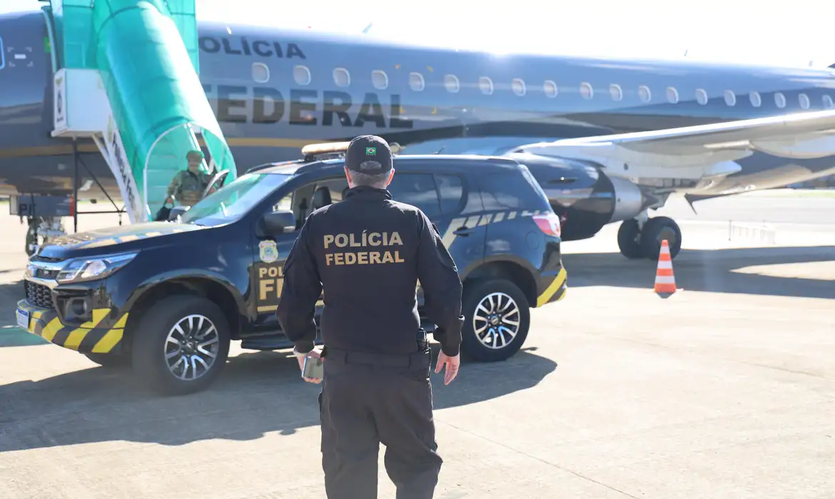 Integrante do PCC preso na Bolívia é levado para presídio em Brasília