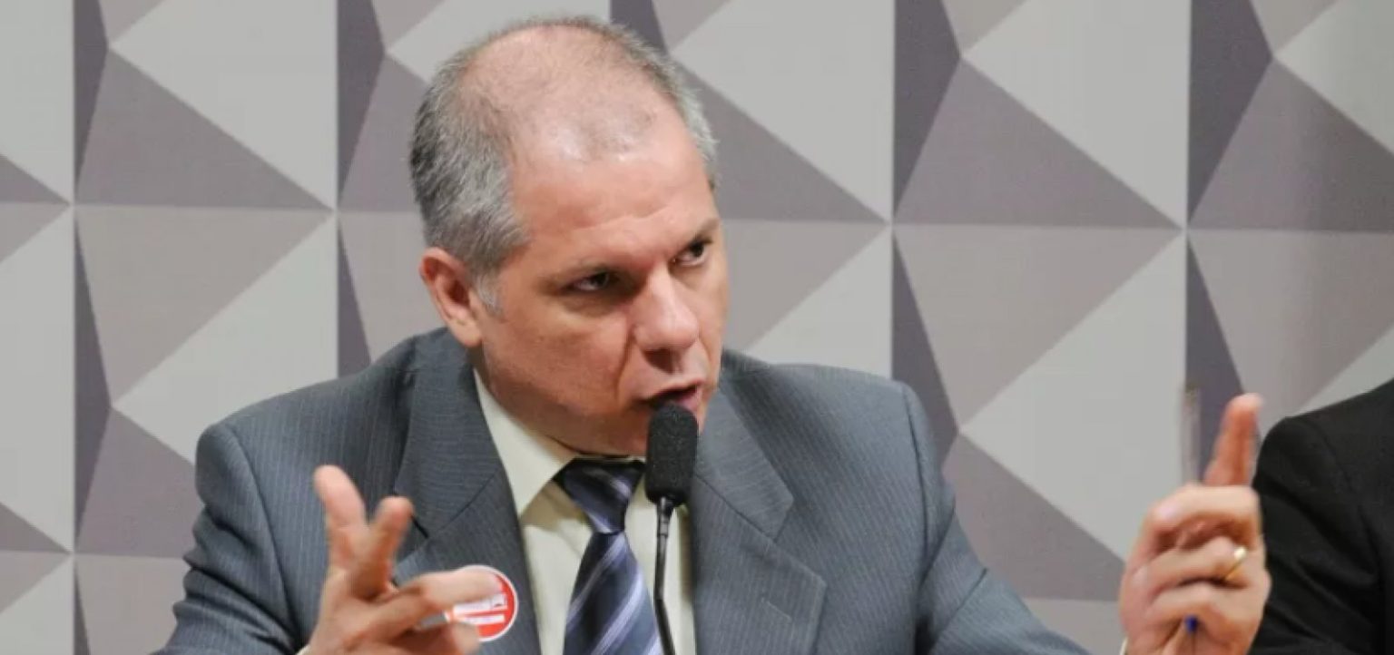 Ex-presidente do INSS negou indícios de fraude semanas antes de operação da PF identificar esquema bilionário