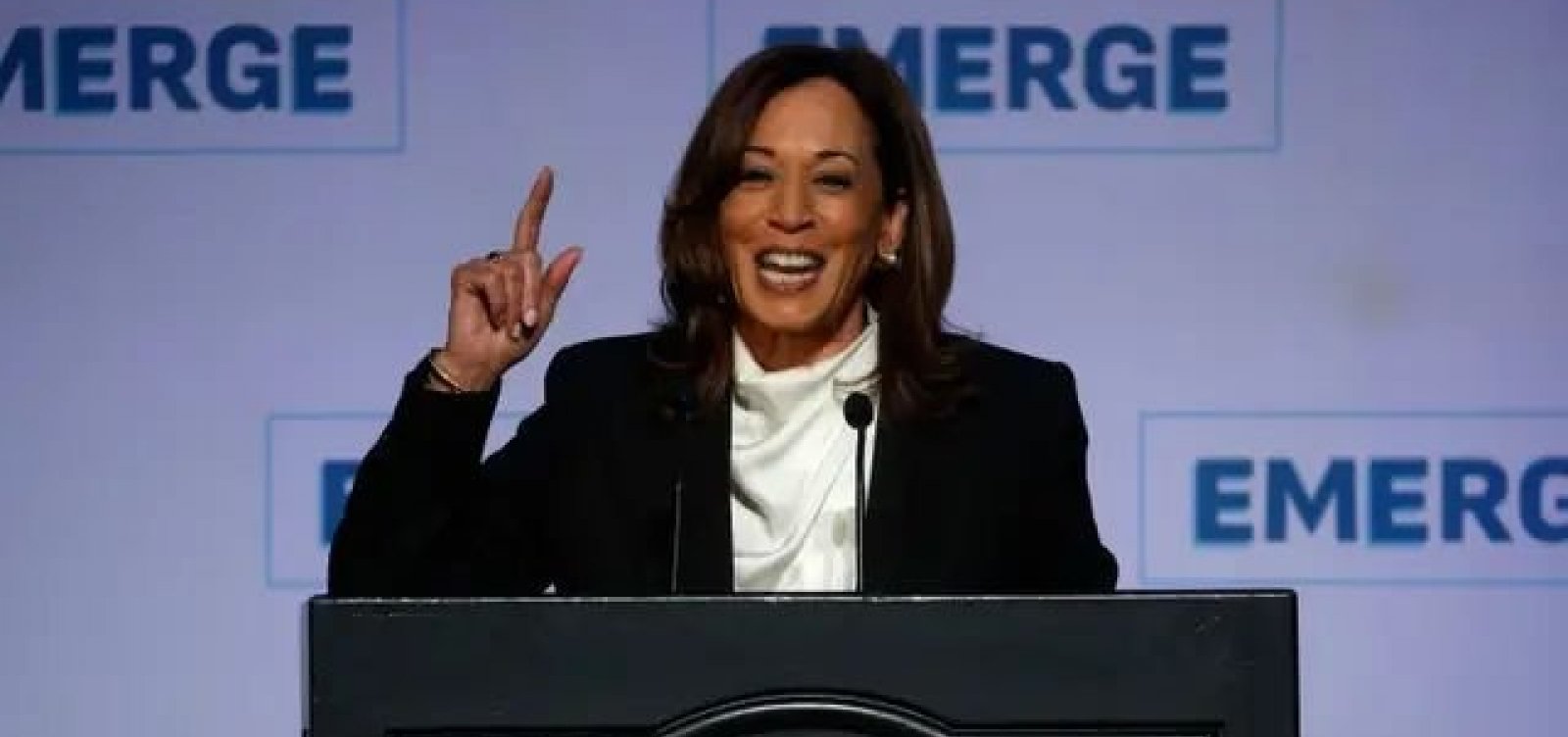 Kamala Harris acusa Trump de causar “maior crise econômica provocada pelo homem” com tarifas de importação
