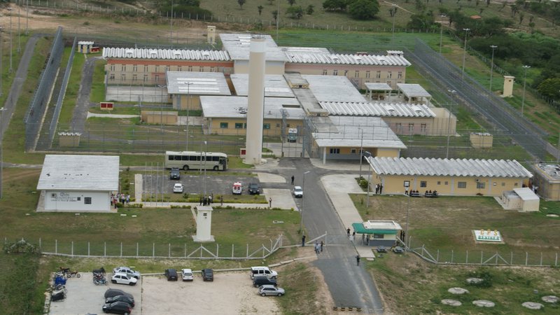 Advogado é preso em flagrante por atuar como “pombo correio” entre presídios na Bahia