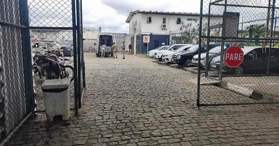Detentos que fugiram de presídio de Feira são recapturados em zona rural de município