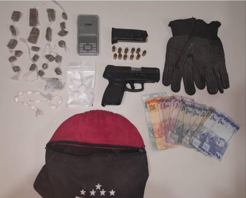 Guarnição da 8ª CIPM apreende drogas e pistola com numeração suprimida em Iguaí