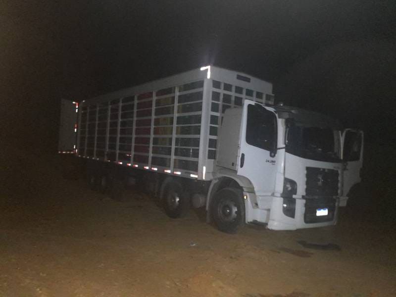 Policiais da 8ªCIPM interceptam plano de desmanche e recupera caminhão roubado em Iguaí!