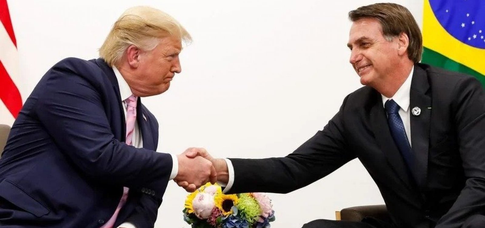 Trump volta a defender Bolsonaro e chama ações judiciais de “caça às bruxas”