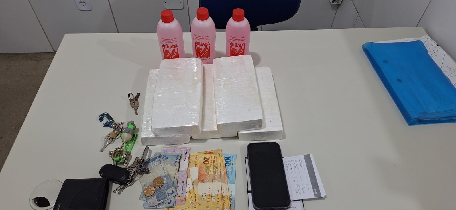 Golpe Certeiro: 8ª CIPM Intercepta Veículo com 5 Quilos de Cocaína em Itapetinga e Desarticula Ação Criminosa