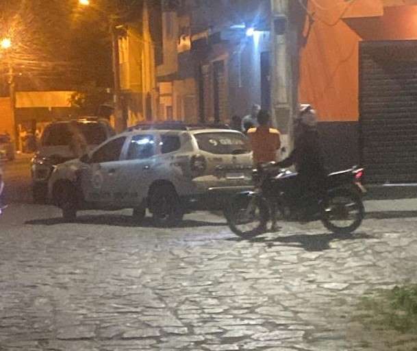 Tiros assustam moradores no Bairro Clodoaldo Costa em Itapetinga; um homem foi morto