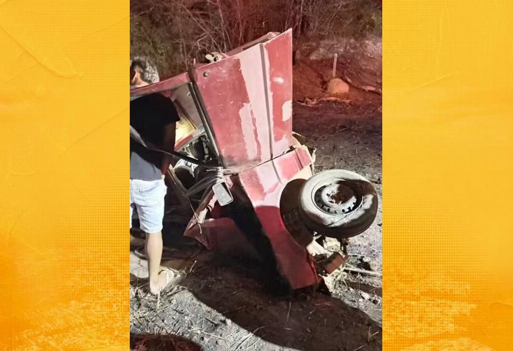 Quatro pessoas da mesma família que voltavam de velório morrem após batida entre carro e caminhonete