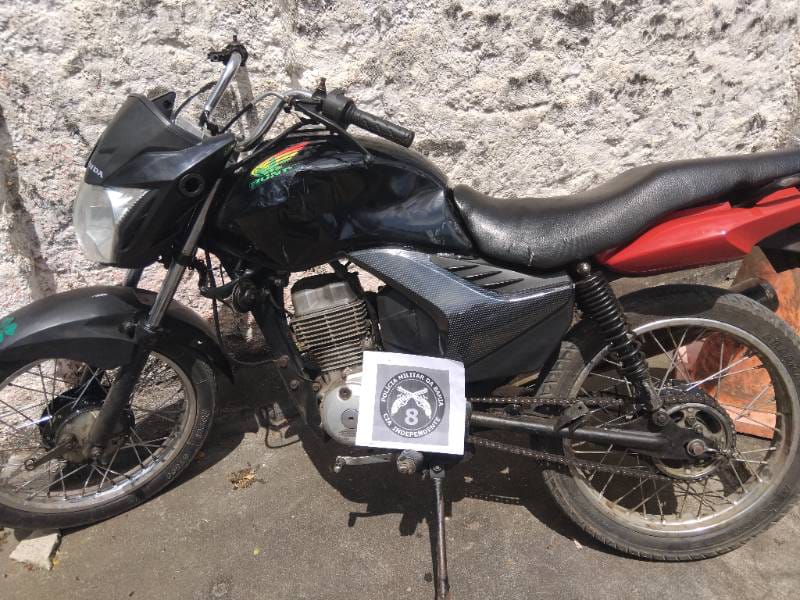 Motocicleta com registro de furto é apreendida pela 8ªCIPM em Santa Cruz da Vitória