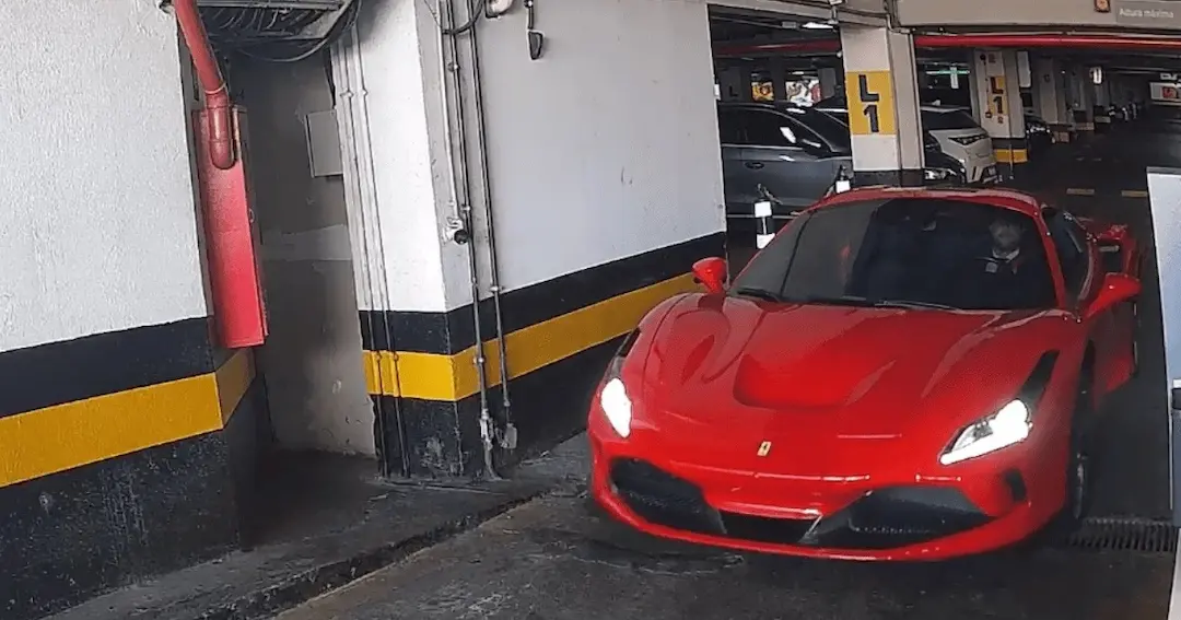 Ex-sócio de advogado investigado pela PL é flagrado escondendo Ferrari em shopping