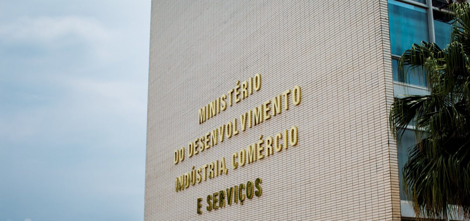 EUA revogam tarifa de 10% sobre exportações brasileiras de ferro-níquel