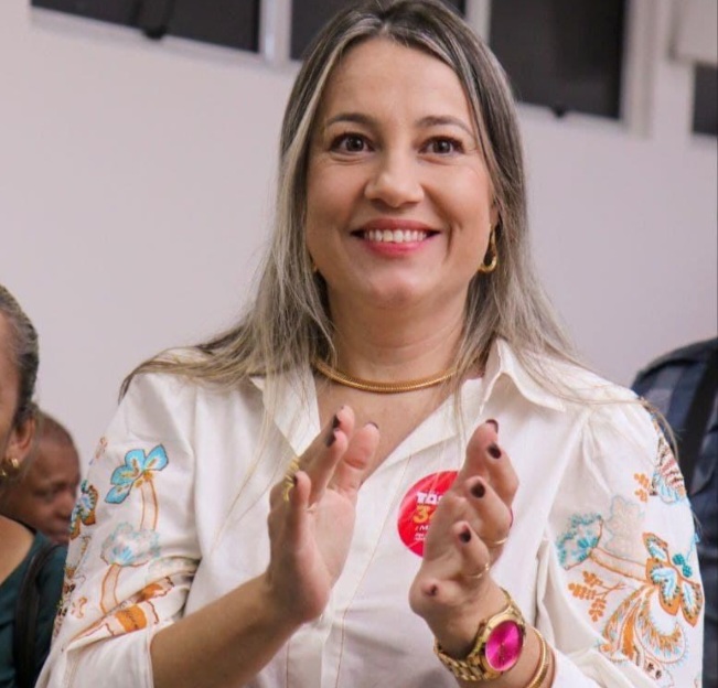 Itapetinga parabeniza Bárbara Matos — Feliz Aniversário!