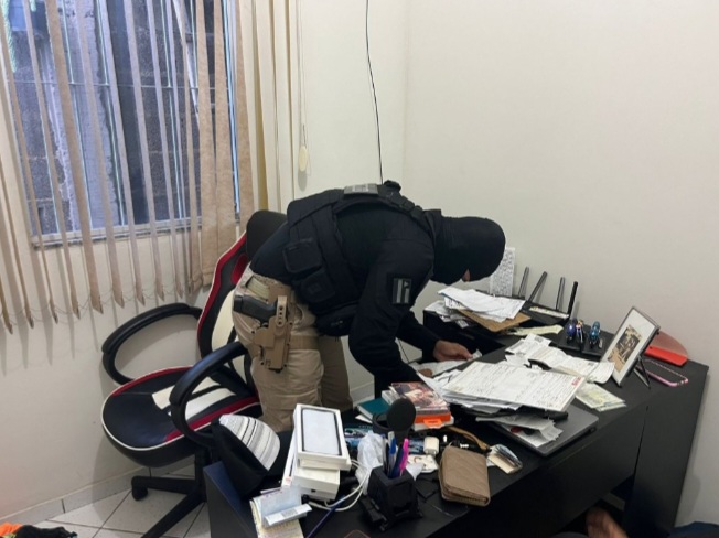 Operação Dublê: MP cumpre mandados na Bahia e ES contra esquema de veículos adulterados e golpes em seguradoras