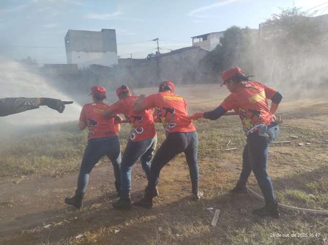 Instrutor Credenciado do Corpo de Bombeiros Militar da Bahia Avalia Bombeiros Civis em Itapetinga