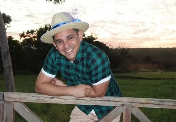 Professor é assassinado por alunos e jogado de penhasco no interior