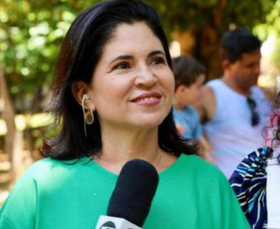 25 anos em cena: Voz marcante do jornalismo baiano, Adriana Oliveira é desligada da TV Bahia