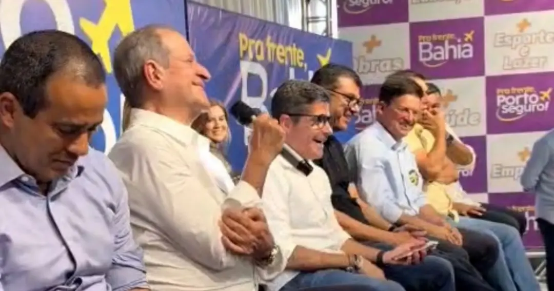 Em evento em Porto Seguro, Valdemar Costa Neto crava candidatura de Flávio Bolsonaro e firma apoio a ACM Neto na Bahia