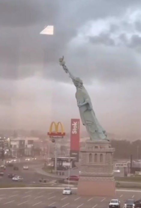Tempestade derruba estátua da Havan