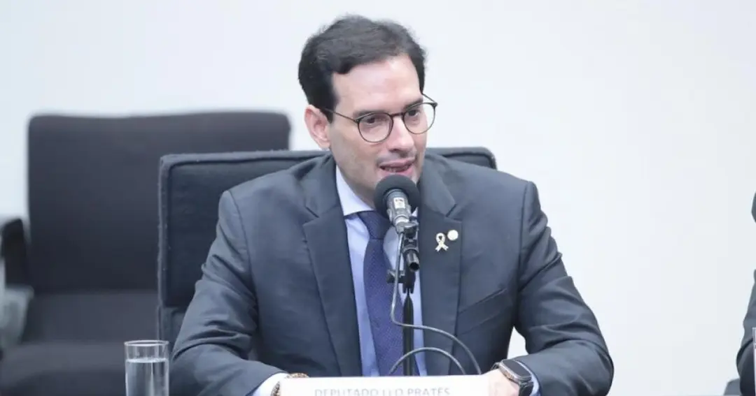 Governo Lula deve apoiar proposta alternativa de Leo Prates que estabelece jornada 5×2 e 40 horas semanais