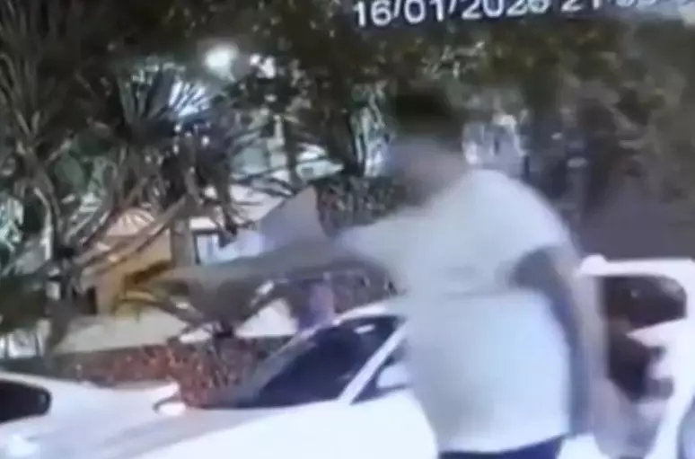 Médico mata a tiros colegas durante discussão em frente a restaurante