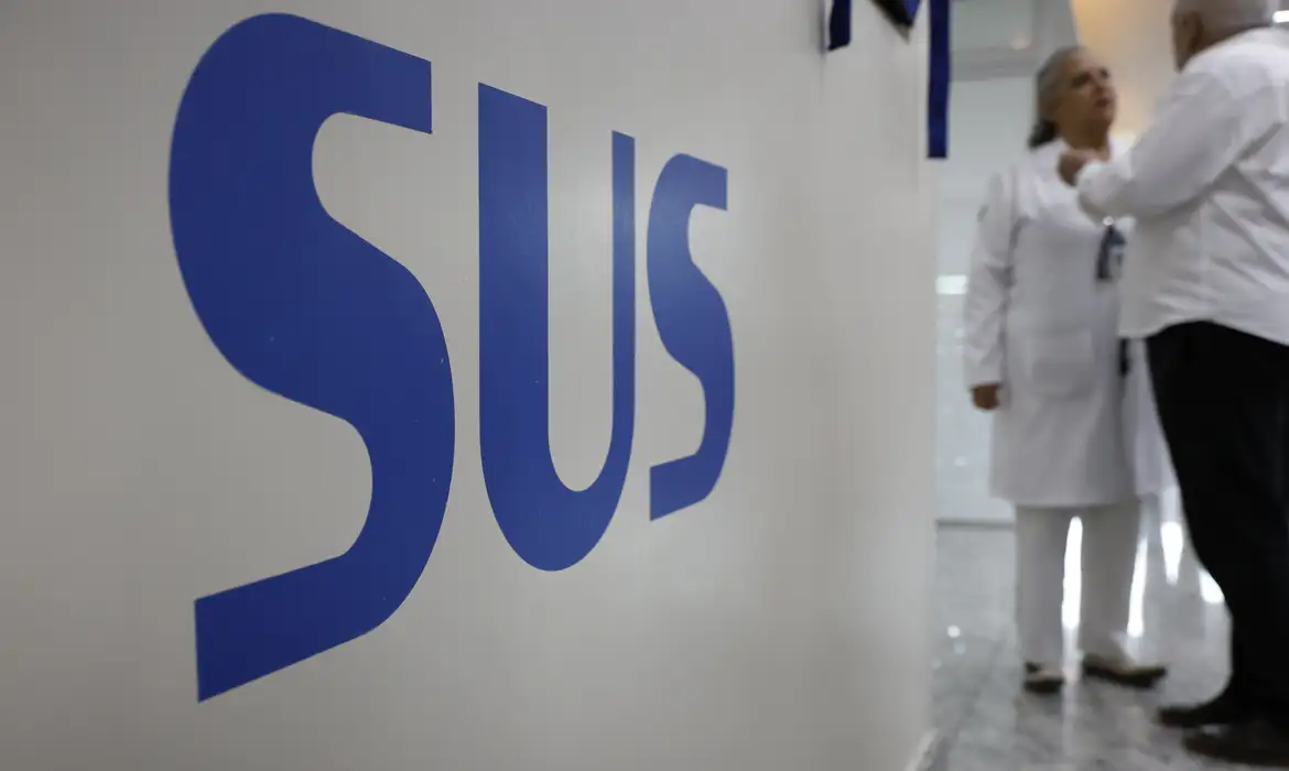 Mais Médicos abre mais de 1,5 mil vagas com bolsa de R$ 14 mil e inscrições até quarta (8)