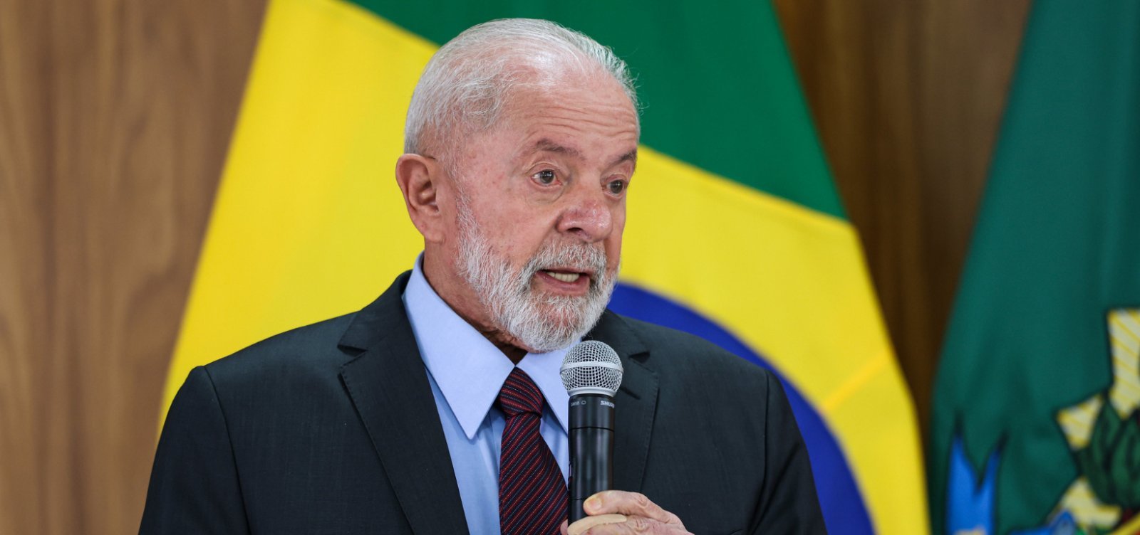 Lula diz que governo estuda recomprar refinaria da Bahia