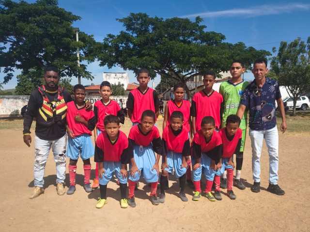 Presença e apoio: Ualas do Gás enaltece Ziza pela organização do torneio de escolinhas de futebol infantil