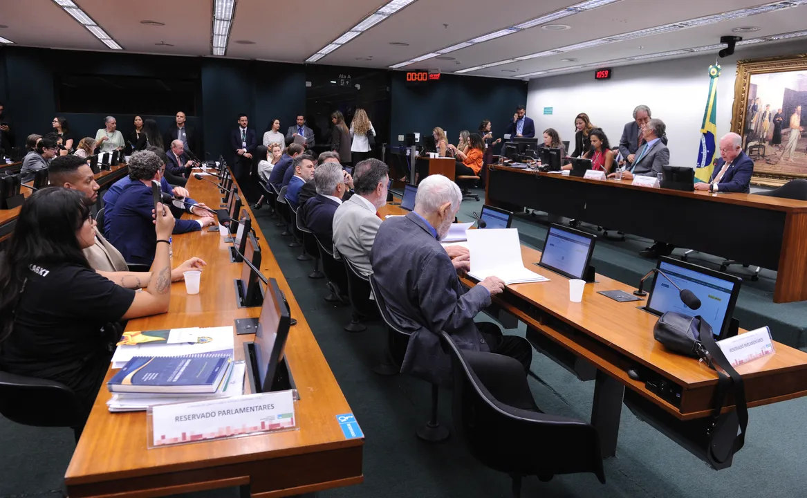 Câmara: governo retira urgência do fim da escala 6×1 e destrava pauta
