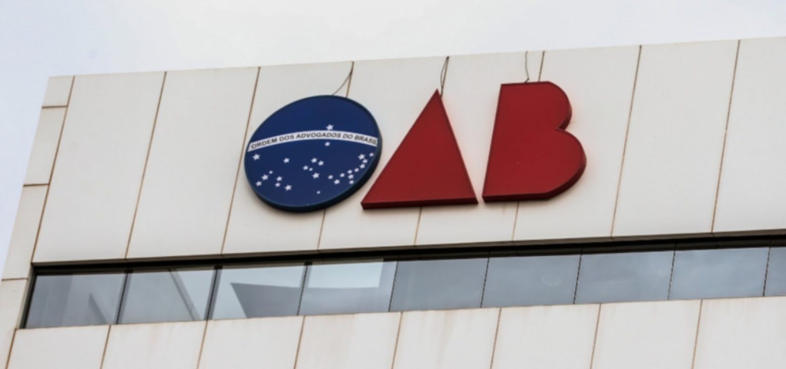 OAB suspende advogadas acusadas de usar texto oculto para manipular IA da Justiça