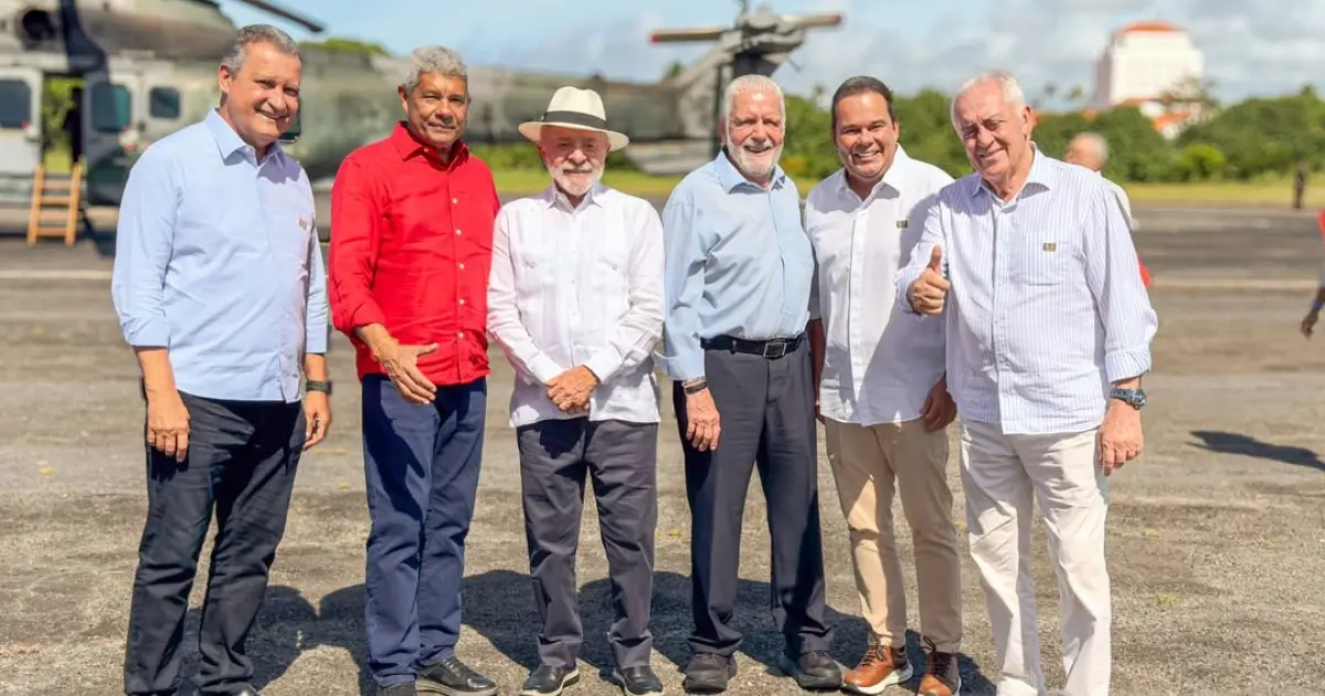 Lula chega à Bahia para entregar moradias e visitar fábrica em Camaçari