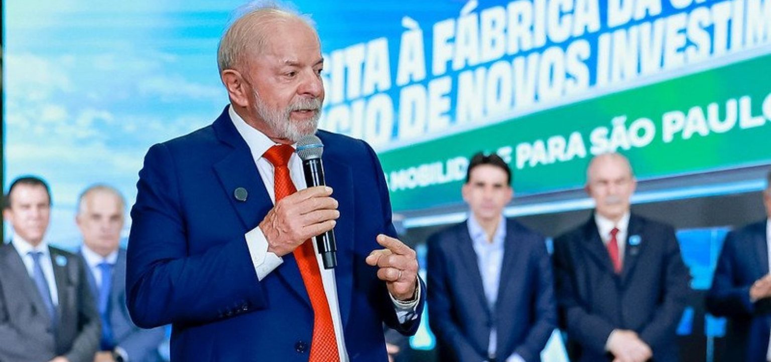 Lula veta projeto que reconhecia estágio como experiência profissional