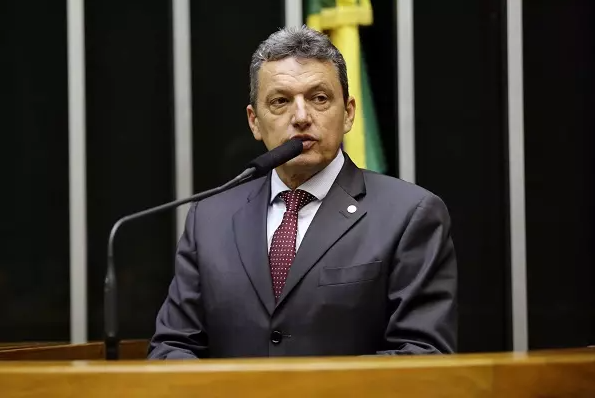 Menos voos, menos oportunidades: Charles Fernandes defende conectividade do sudoeste baiano