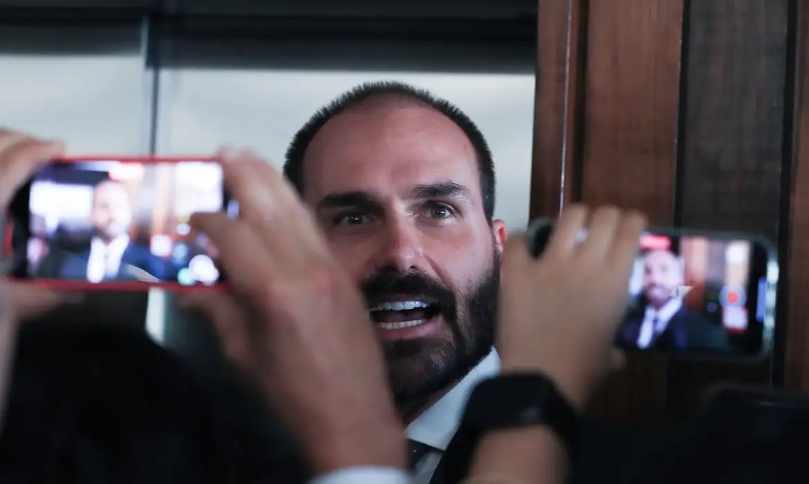 Eduardo Bolsonaro diz que denunciará decisão do STF a Donald Trump após condenação
